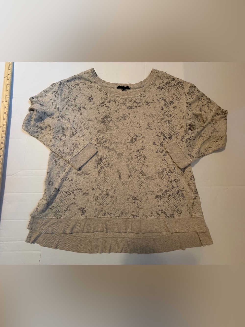 Jane Delancey Women’s XL Beige Gray Animal Print Ruffle Pullover Sweater